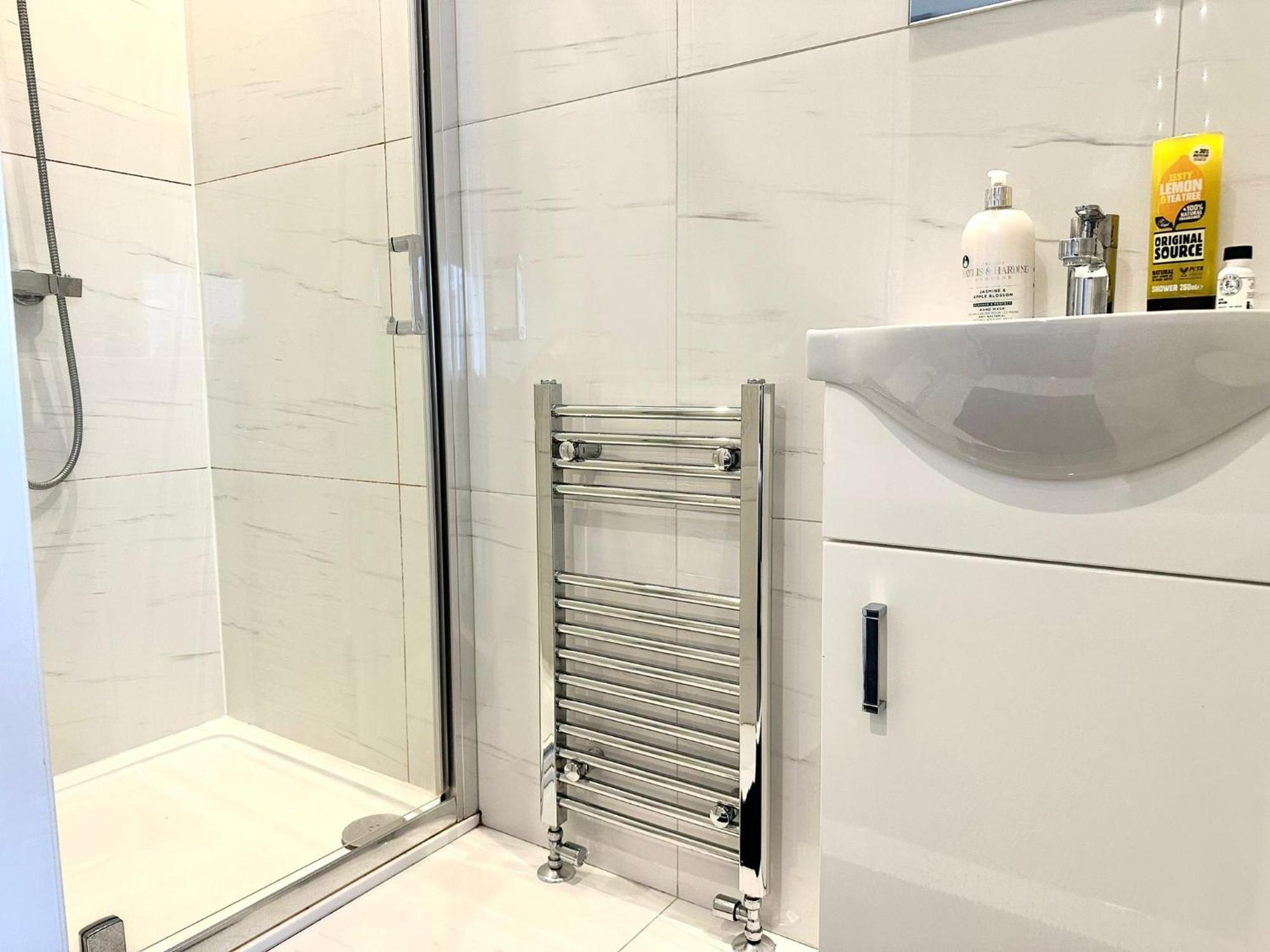 Stylish Modern, Private Apartment,15 Mins To Central London Hendon Exterior photo