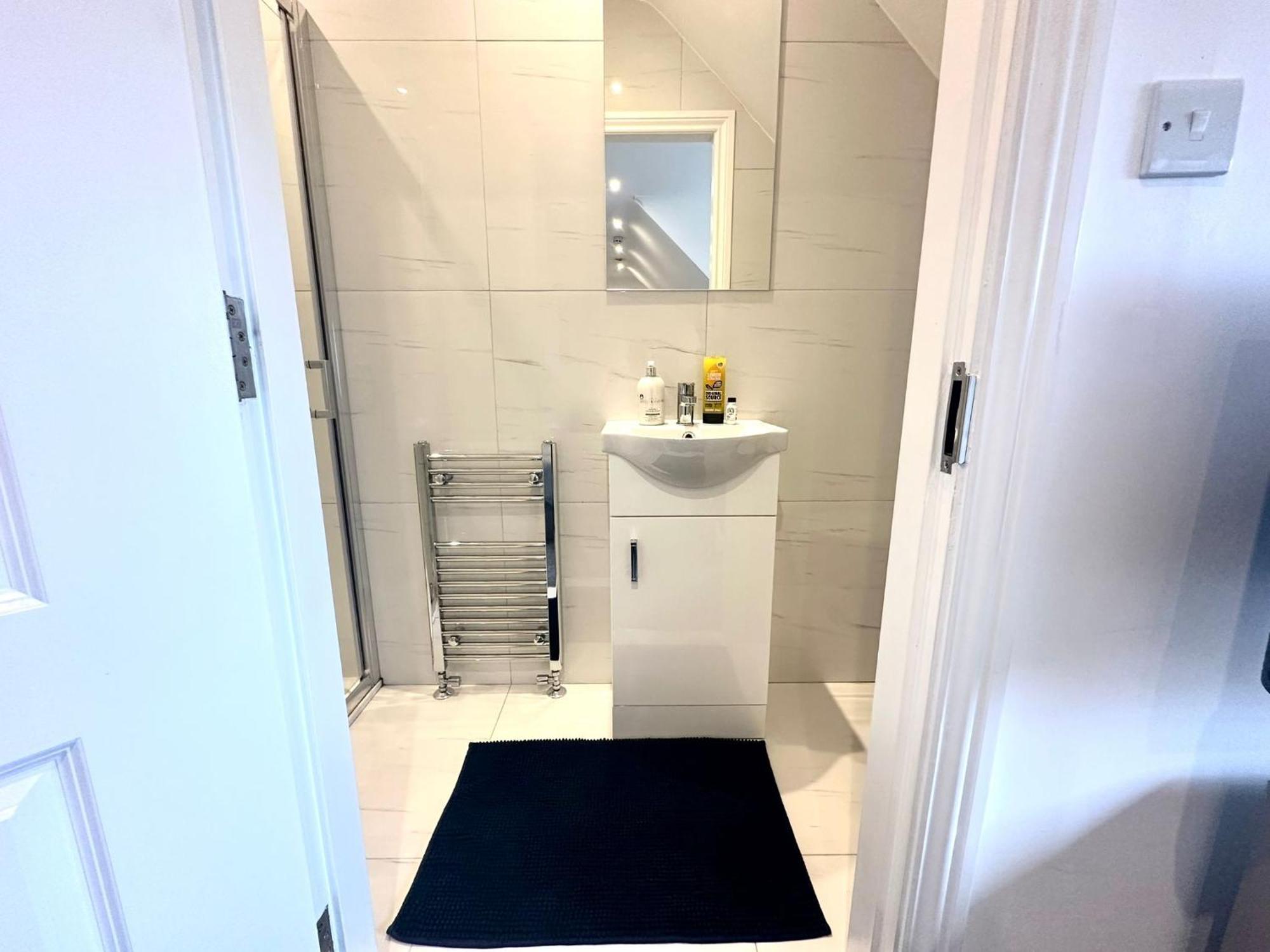 Stylish Modern, Private Apartment,15 Mins To Central London Hendon Exterior photo